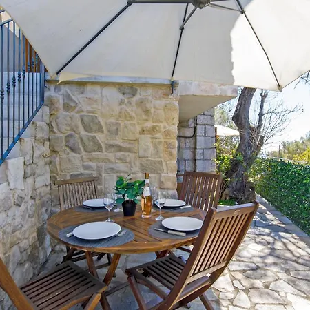 Appartement Avec Vue Dans Le Centre Du Vieux Village, Terrasse Et Parking