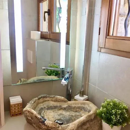 D Exception Avec Terrasse, Jacuzzi, Vue Mer, Parking, En Plein Coeur Du Village De Eze