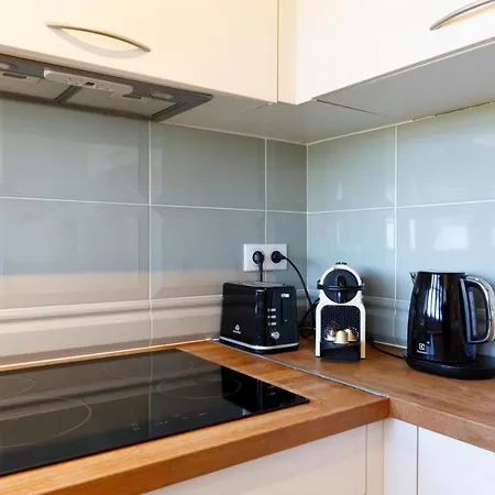 Appartamento D Exception Avec Terrasse, Jacuzzi, Vue Mer, Parking, En Plein Coeur Du Village De